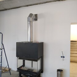 Монтаж камина. Топка с трёх-сторонним стеклом