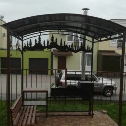 Мангальная беседка с мангалом, столиком и лавкой